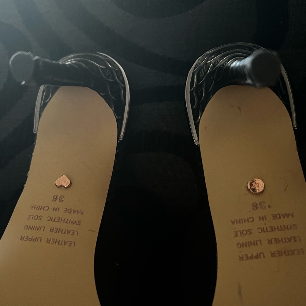 NWOT Mimco suede heels. New not with box Size 36. Black! Heels have gold design. - Picture 7 of 14